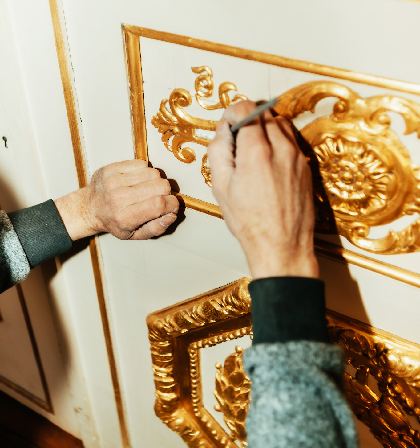 Surface murale traitée avec un enduit décoratif artisanal