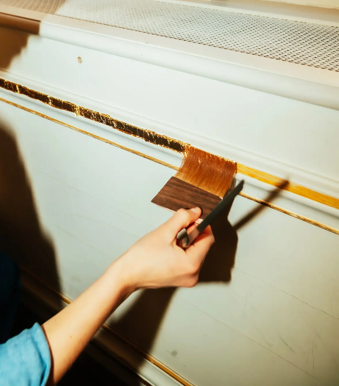 Technique de peinture et dorure pour décoration luxueuse